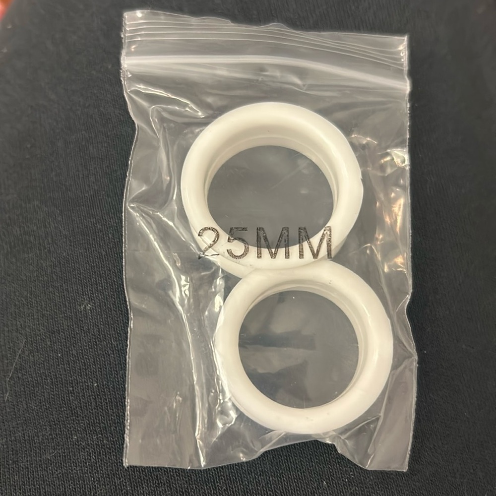 Silicone eyelet/tunnels white